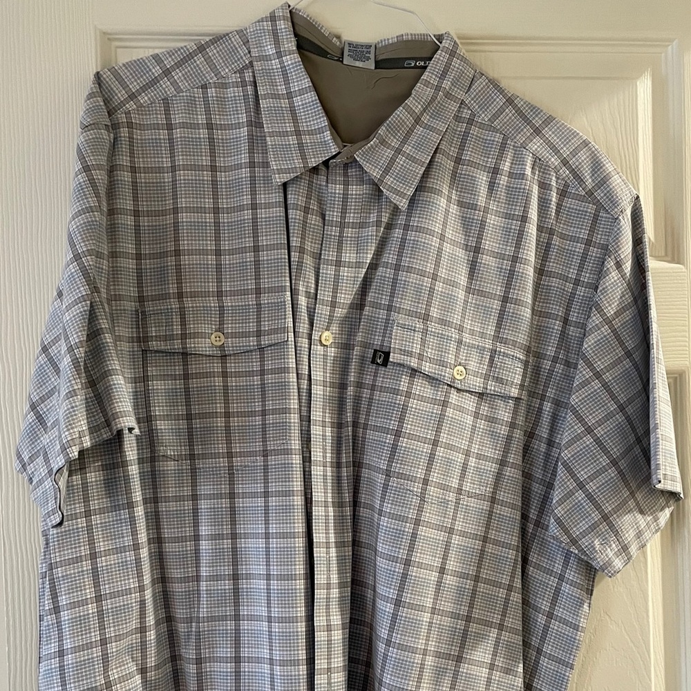 Old Navy Men’s Short Sleeve Button Down Shirt.